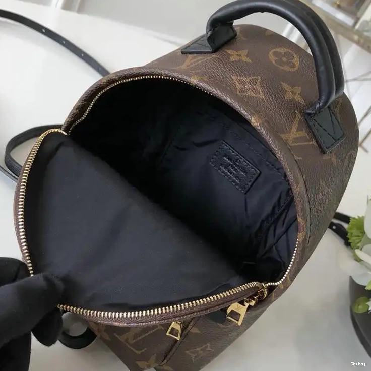 LV 19T1L0424 Bags 0511